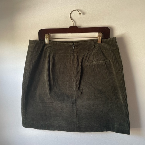 Green corduroy mini skirt - Picture 3 of 4